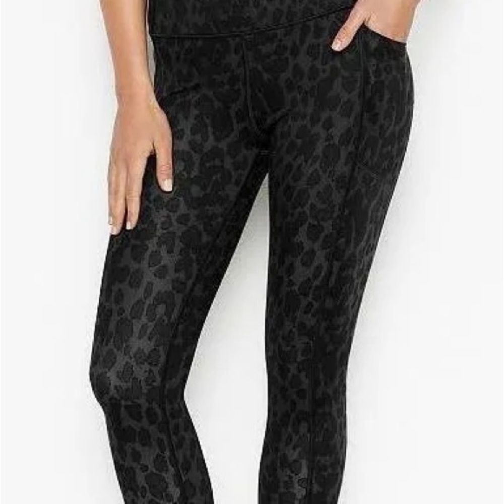 Victoria Secret Incredible Essential Leggings Leopard Print Black Leggings NWT